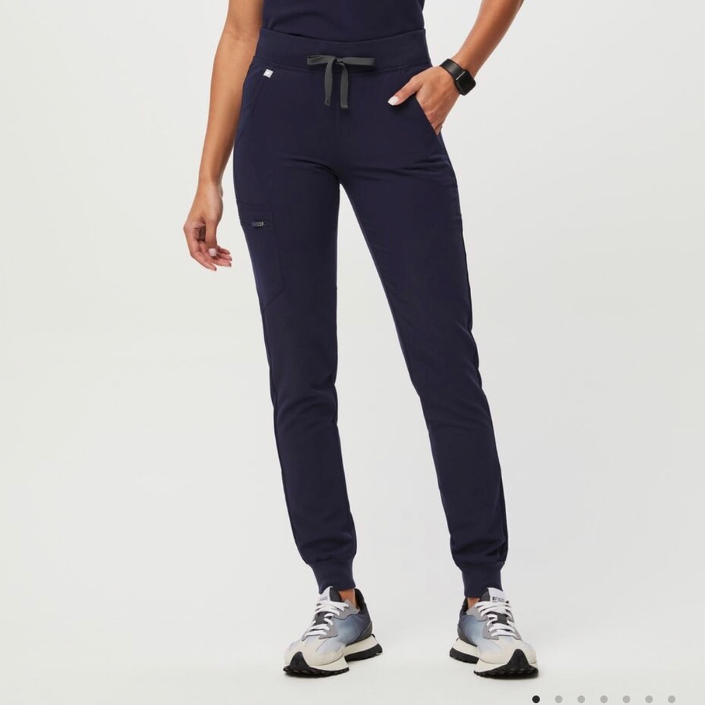 FIGS Women’s Navy Zamora Jogger Scrub Size Medium Petite